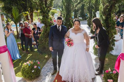 As melhores ideias e inspirações criativas de fotos de casamento na cerimônia na Chácara Lírio dos Vales - Franco da Rocha'