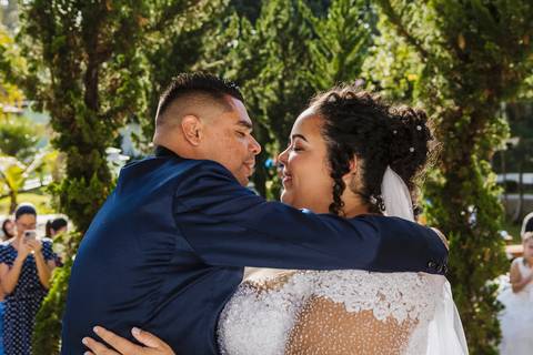 As melhores ideias e inspirações criativas de fotos de casamento na cerimônia na Chácara Lírio dos Vales - Franco da Rocha'