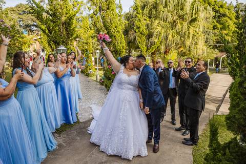As melhores ideias e inspirações criativas de fotos de casamento na cerimônia na Chácara Lírio dos Vales - Franco da Rocha'