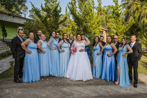 As melhores ideias e inspirações criativas de fotos de casamento noivos com os padrinhos na Chácara Lírio dos Vales - Franco da Rocha'