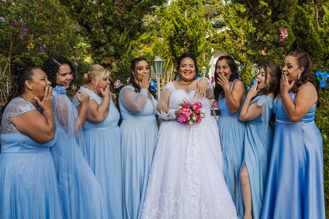As melhores ideias e inspirações criativas de fotos de casamento noivos com os padrinhos na Chácara Lírio dos Vales - Franco da Rocha'