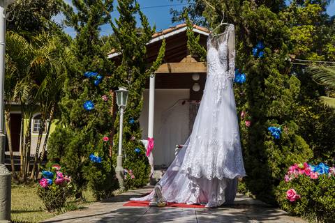 As melhores ideias e inspirações criativas do making of da noiva na Chácara Lírio dos Vales - Franco da Rocha'