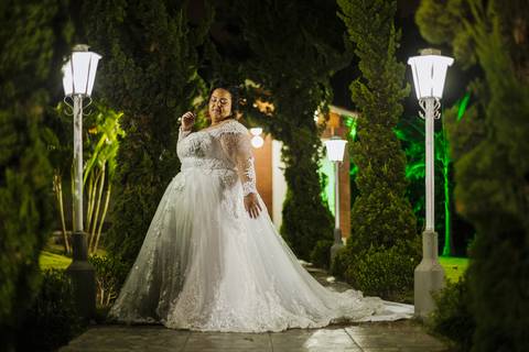 As melhores ideias e inspirações criativas de fotos da noiva na Chácara Lírio dos Vales - Franco da Rocha'