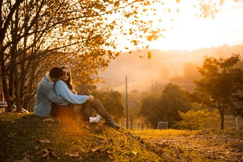 As melhores ideias e inspirações criativas de fotos para ensaio pré wedding no por do sol em São Roque'