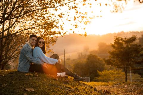 As melhores ideias e inspirações criativas de fotos para ensaio pré wedding no por do sol em São Roque'