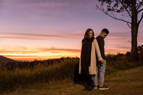 As melhores ideias e inspirações criativas de fotos para ensaio pré wedding no por do sol em São Roque'