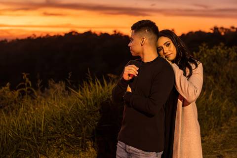 As melhores ideias e inspirações criativas de fotos para ensaio pré wedding no por do sol em São Roque'