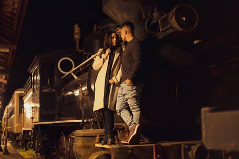 As melhores ideias e inspirações criativas de fotos para ensaio pré wedding na Maria Fumaça em São Roque'