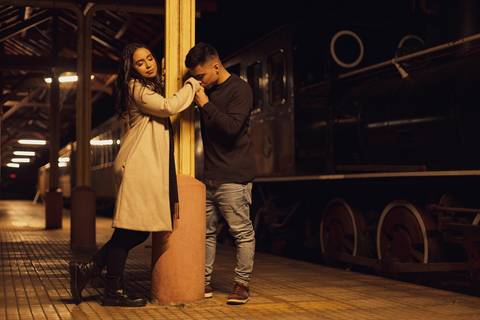 As melhores ideias e inspirações criativas de fotos para ensaio pré wedding na Maria Fumaça em São Roque'