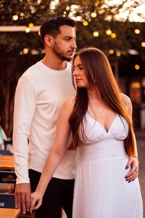 As melhores ideias e inspirações criativas de fotos para ensaio pré wedding na Hamburgueria e Bar Johnny.C - Osasco'