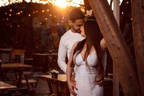 As melhores ideias e inspirações criativas de fotos para ensaio pré wedding na Hamburgueria e Bar Johnny.C - Osasco'