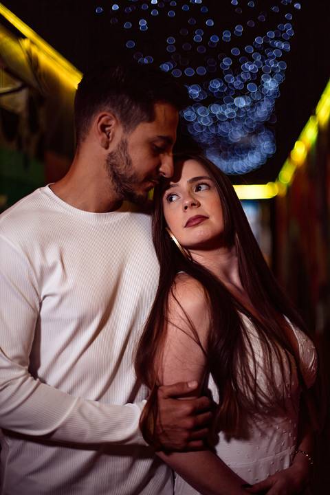 As melhores ideias e inspirações criativas de fotos para ensaio pré wedding na Hamburgueria e Bar Johnny.C - Osasco'