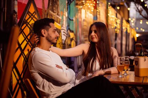 As melhores ideias e inspirações criativas de fotos para ensaio pré wedding na Hamburgueria e Bar Johnny.C - Osasco'