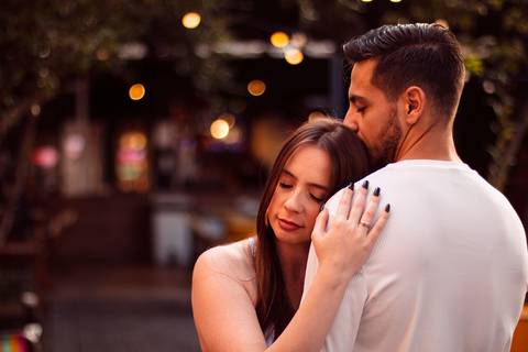 As melhores ideias e inspirações criativas de fotos para ensaio pré wedding na Hamburgueria e Bar Johnny.C - Osasco'