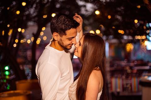 As melhores ideias e inspirações criativas de fotos para ensaio pré wedding na Hamburgueria e Bar Johnny.C - Osasco'