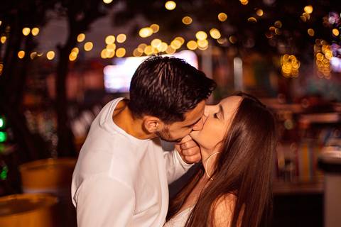 As melhores ideias e inspirações criativas de fotos para ensaio pré wedding na Hamburgueria e Bar Johnny.C - Osasco'