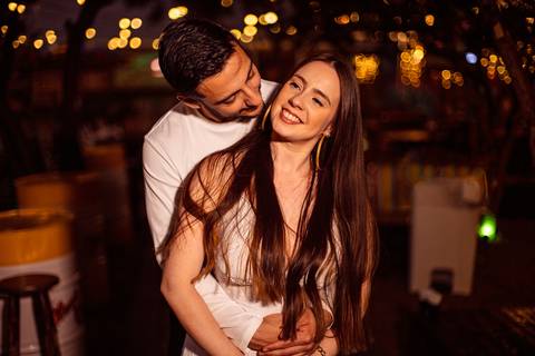 As melhores ideias e inspirações criativas de fotos para ensaio pré wedding na Hamburgueria e Bar Johnny.C - Osasco'