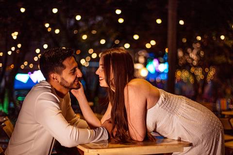 As melhores ideias e inspirações criativas de fotos para ensaio pré wedding na Hamburgueria e Bar Johnny.C - Osasco'