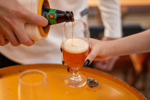 As melhores ideias e inspirações criativas de fotos para ensaio pré wedding na Hamburgueria e Bar Johnny.C - Osasco'