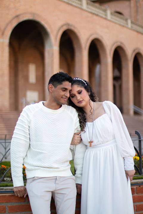 As melhores ideias e inspirações criativas de fotos para ensaio pré wedding em Aparecida do Norte  - Santuário Nacional'