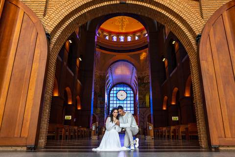 As melhores ideias e inspirações criativas de fotos para ensaio pré wedding em Aparecida do Norte  - Santuário Nacional'