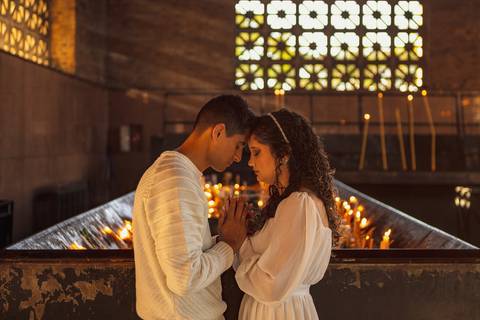 As melhores ideias e inspirações criativas de fotos para ensaio pré wedding em Aparecida do Norte  - Santuário Nacional'