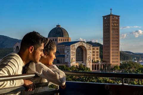 As melhores ideias e inspirações criativas de fotos para ensaio pré wedding em Aparecida do Norte  - Santuário Nacional'