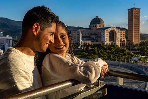 As melhores ideias e inspirações criativas de fotos para ensaio pré wedding em Aparecida do Norte  - Santuário Nacional'