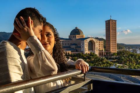 As melhores ideias e inspirações criativas de fotos para ensaio pré wedding em Aparecida do Norte  - Santuário Nacional'