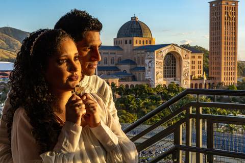 As melhores ideias e inspirações criativas de fotos para ensaio pré wedding em Aparecida do Norte  - Santuário Nacional'