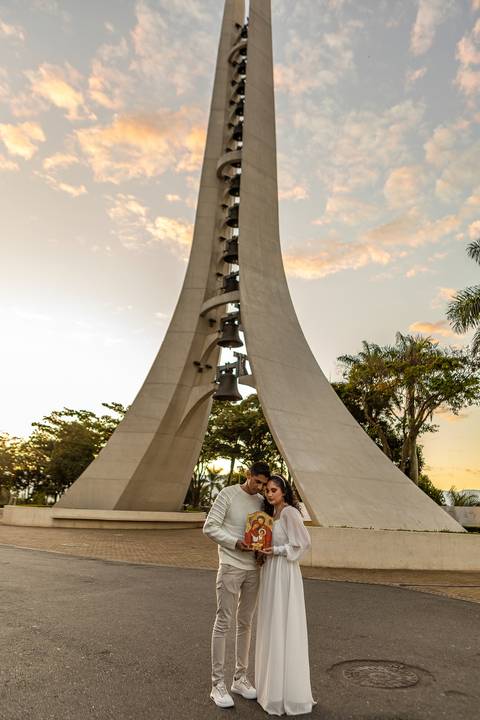 As melhores ideias e inspirações criativas de fotos para ensaio pré wedding em Aparecida do Norte  - Santuário Nacional'