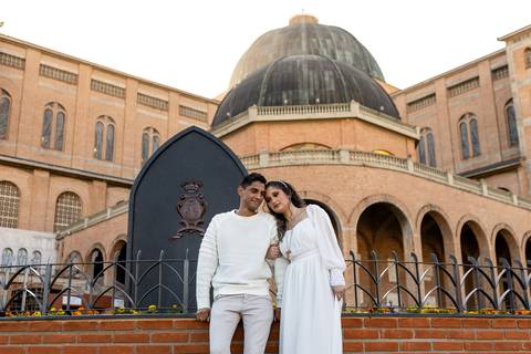 As melhores ideias e inspirações criativas de fotos para ensaio pré wedding em Aparecida do Norte  - Santuário Nacional'