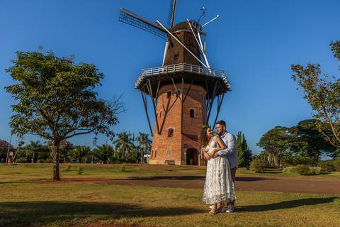 As melhores ideias e inspirações criativas de fotos para ensaio pré wedding na Cidade das Flores - Holambra'