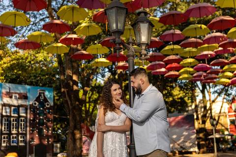 As melhores ideias e inspirações criativas de fotos para ensaio pré wedding na Cidade das Flores - Holambra'