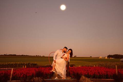 As melhores ideias e inspirações criativas de fotos para ensaio pré wedding na Cidade das Flores - Holambra'