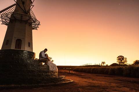 As melhores ideias e inspirações criativas de fotos para ensaio pré wedding na Cidade das Flores - Holambra'