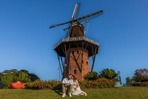 As melhores ideias e inspirações criativas de fotos para ensaio pré wedding na Cidade das Flores - Holambra'