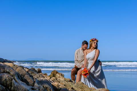 As melhores ideias e inspirações criativas de fotos para ensaio pré wedding na Praia Iporanga - Perequê - Pier - Guarujá'