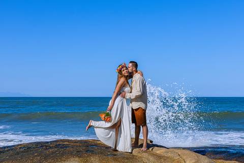 As melhores ideias e inspirações criativas de fotos para ensaio pré wedding na Praia Iporanga - Perequê - Pier - Guarujá'