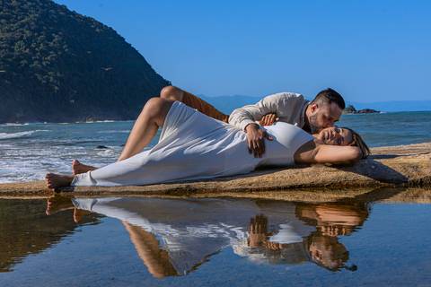 As melhores ideias e inspirações criativas de fotos para ensaio pré wedding na Praia Iporanga - Perequê - Pier - Guarujá'