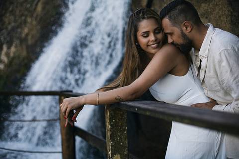 As melhores ideias e inspirações criativas de fotos para ensaio pré wedding na Praia Iporanga - Perequê - Pier - Guarujá'