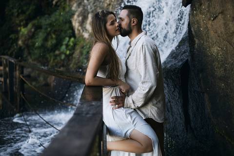 As melhores ideias e inspirações criativas de fotos para ensaio pré wedding na Praia Iporanga - Perequê - Pier - Guarujá'