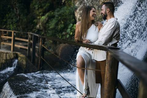 As melhores ideias e inspirações criativas de fotos para ensaio pré wedding na Praia Iporanga - Perequê - Pier - Guarujá'