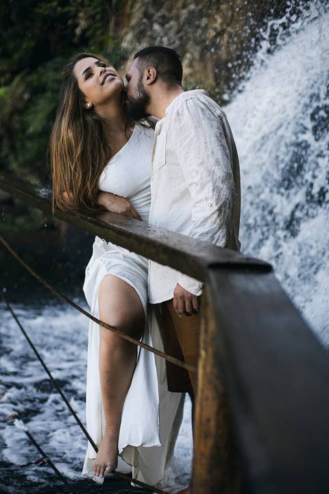 As melhores ideias e inspirações criativas de fotos para ensaio pré wedding na Praia Iporanga - Perequê - Pier - Guarujá'