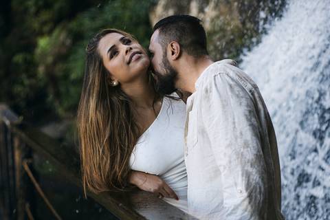 As melhores ideias e inspirações criativas de fotos para ensaio pré wedding na Praia Iporanga - Perequê - Pier - Guarujá'