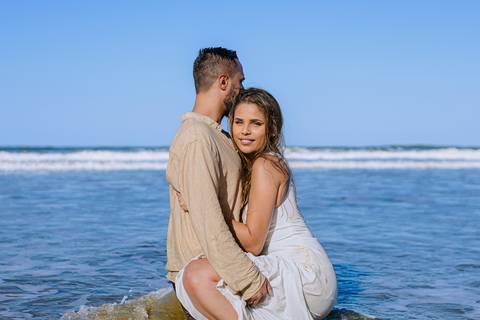 As melhores ideias e inspirações criativas de fotos para ensaio pré wedding na Praia Iporanga - Perequê - Pier - Guarujá'