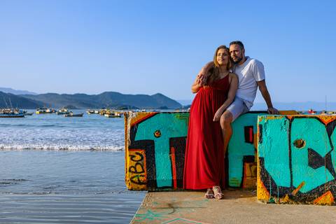 As melhores ideias e inspirações criativas de fotos para ensaio pré wedding na Praia Iporanga - Perequê - Pier - Guarujá'