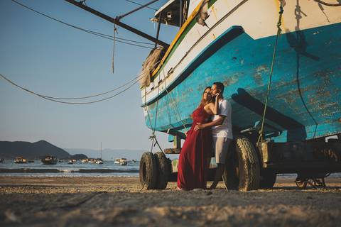 As melhores ideias e inspirações criativas de fotos para ensaio pré wedding na Praia Iporanga - Perequê - Pier - Guarujá'