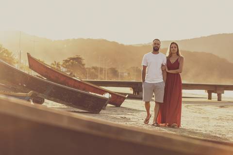 As melhores ideias e inspirações criativas de fotos para ensaio pré wedding na Praia Iporanga - Perequê - Pier - Guarujá'