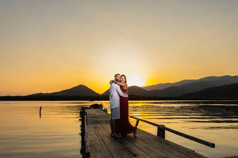 As melhores ideias e inspirações criativas de fotos para ensaio pré wedding na Praia Iporanga - Perequê - Pier - Guarujá'